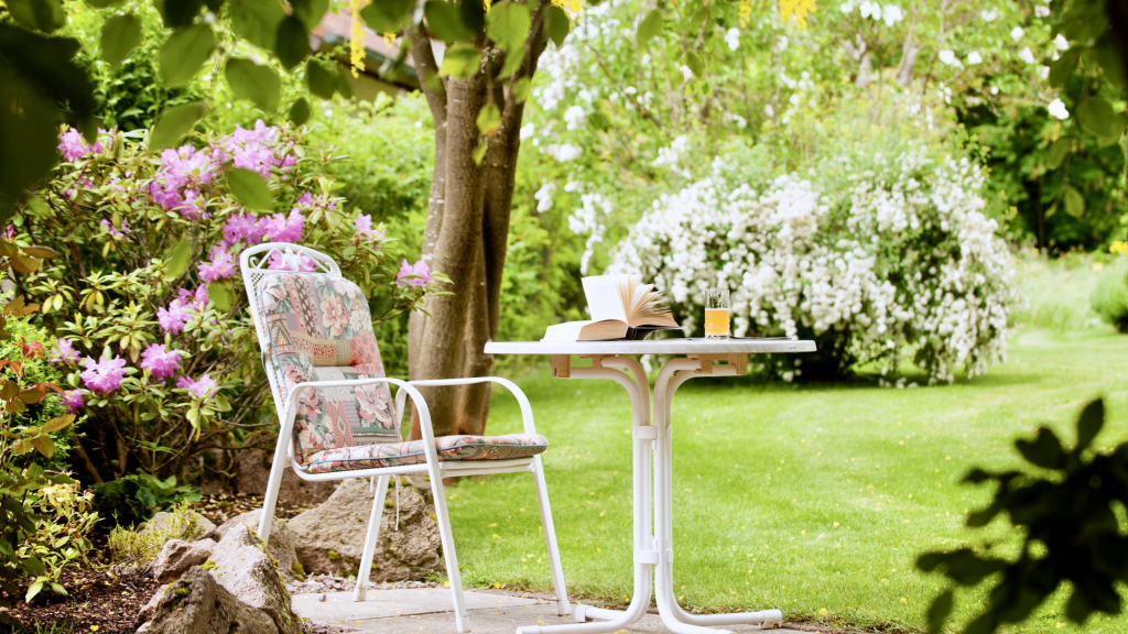 Jardin avec table